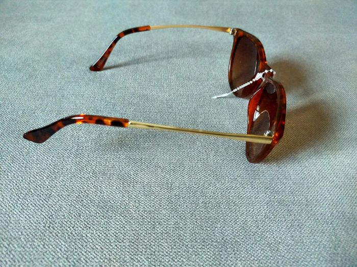 Lunettes de soleil écaille ambrée – Neuves avec étiquette - photo numéro 4