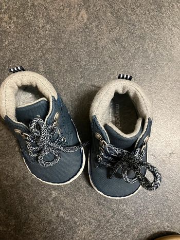 Chaussures bébé neuves 16