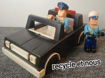 vintage voiture de police fisher price + 2 figurines