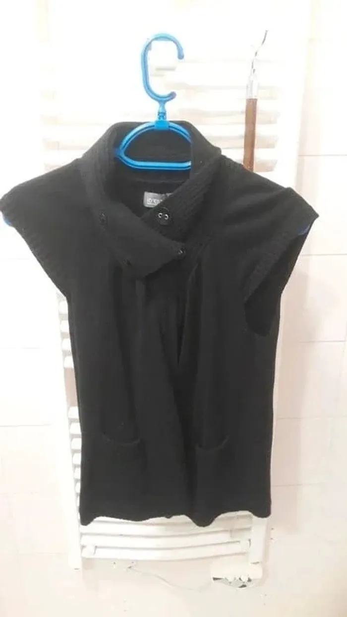 Gilet manches courtes col cheminée taille L / 40