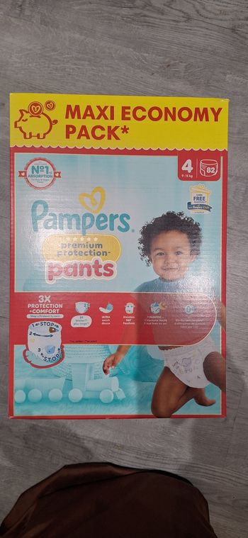 Paquet de couches he pampers taille 4 pants