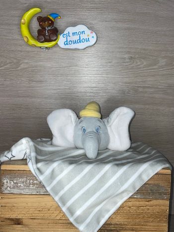 DY442  doudou éléphant 🐘 dumbo disney