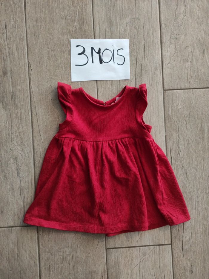 Robe rouge fluide sans manches 3 mois