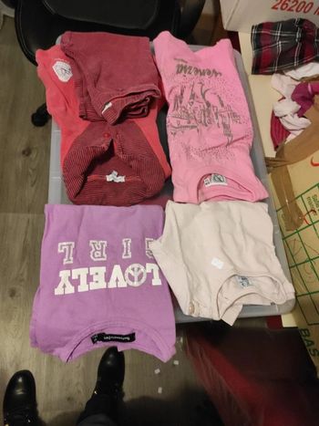 lot de vêtements 3 ans: 4 hauts et 1 bas