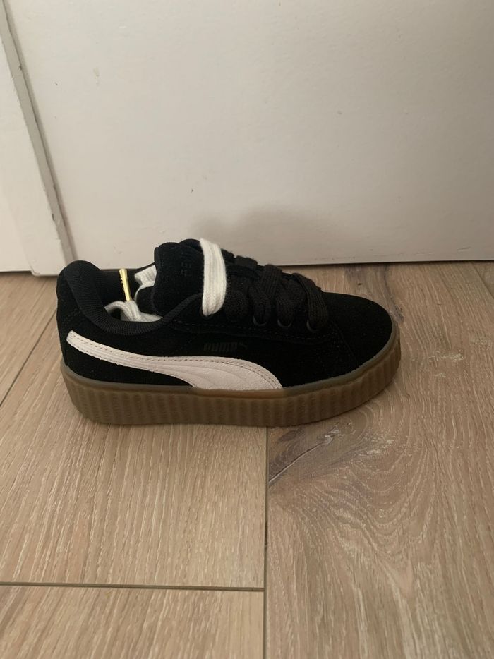 Basket Puma Fenty creeper noir neuve 
Taille 31 
Jamais portée

2 lacets un blanc et un noir⁸ - photo numéro 3