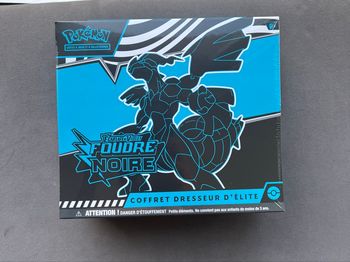 Coffret Dresseur d’Elite (ETB) - Foudre Noire + 1 carte holographique aléatoire