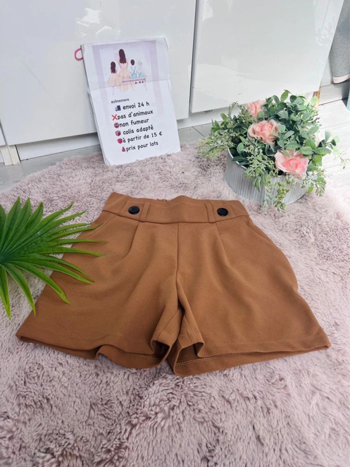 short raffiné et chic camel