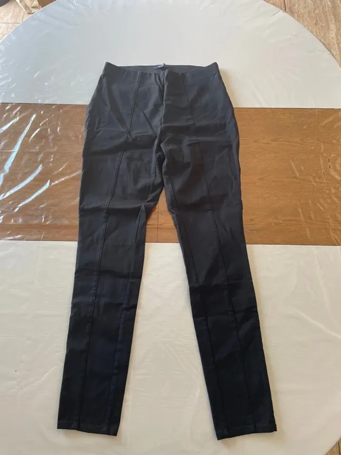 Pantalon noir cintré type tailleur slim
