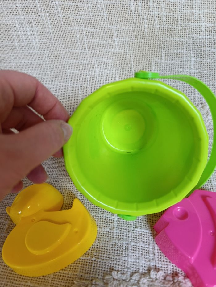 Lot jouets de plage seau pelle rateau moules - photo numéro 4