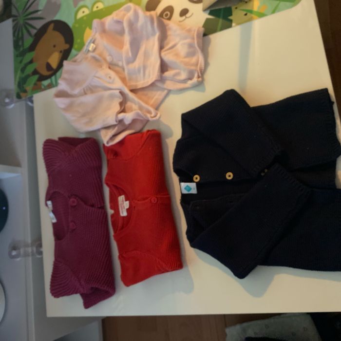 Lot 4 gilet bébé fille 6 mois