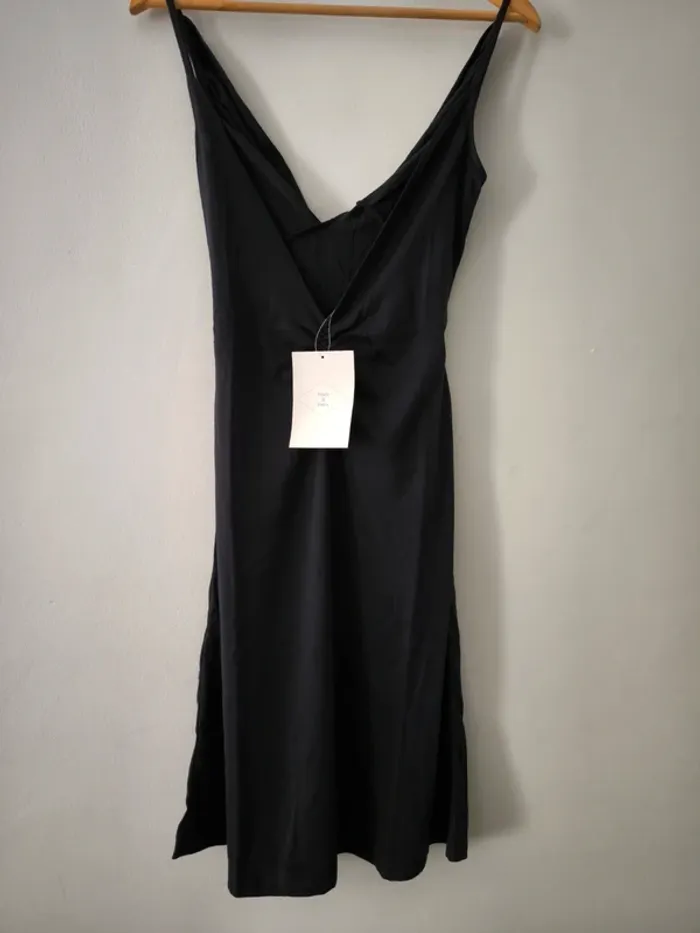 Robe noire drapée - Taille M - Neuve avec étiquette - photo numéro 3