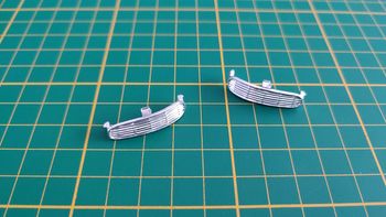 Lot x2 Grand support calandre pièce détachée miniature Maisto Bmw 502 1955 1/18 1/18e 1/18ème #C63