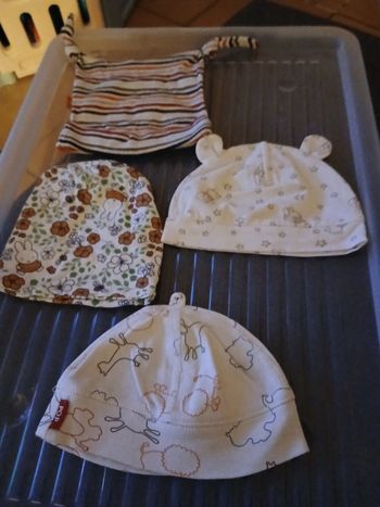 Bonnets de naissance