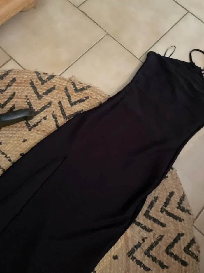 Robe moulante noire - photo numéro 2