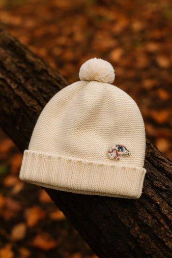 Bonnet écru bébé avec pompon – Sergent-Major