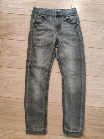 Jean taille 5/6 ans