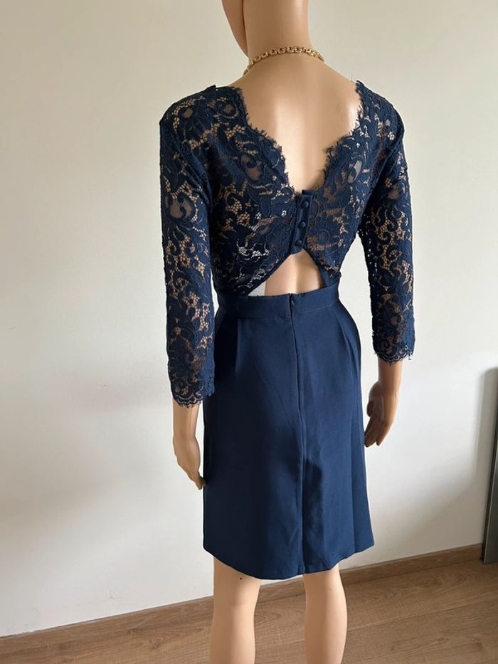 Robe bleue marine neuve avec dentelle Betty London taille L - photo numéro 8