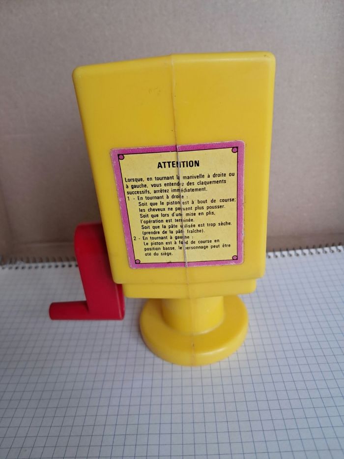 Fauteuil coiffure et 2 personnages - photo numéro 8