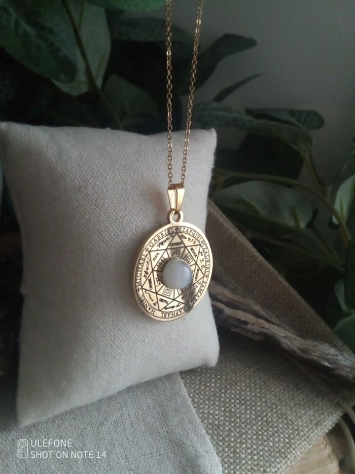 Collier protection pendentif archanges et pierre de lune - photo numéro 3