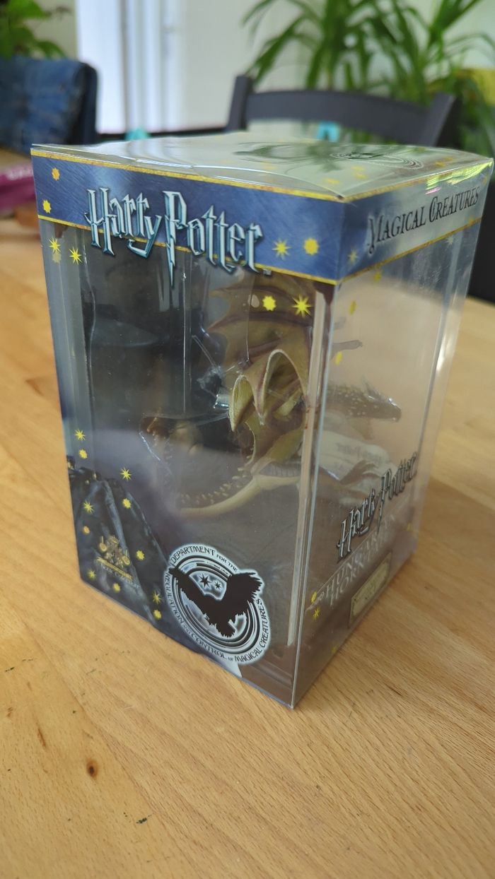 Figurine Harry Potter dragon magyar à pointe Magical Creature n°4 The Noble Collection buck Warner Bros - photo numéro 3