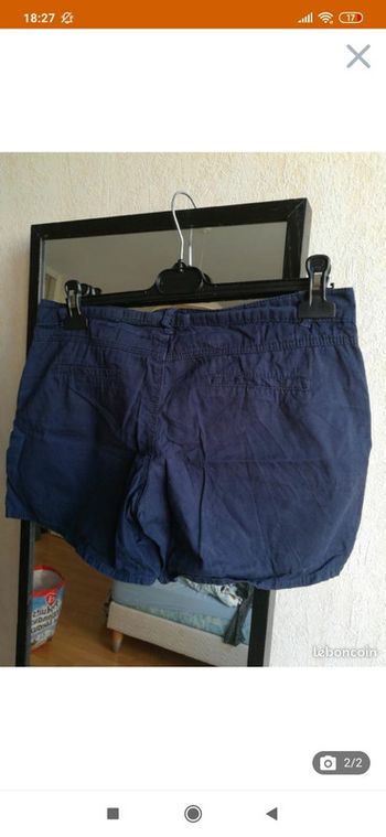 Short bleu
