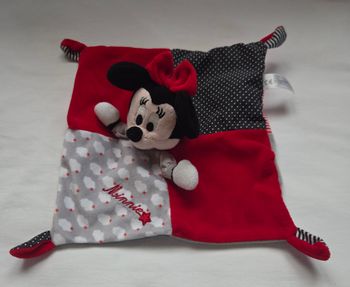 Doudou carré plat Minnie rouge , gris - Nuages -Disney