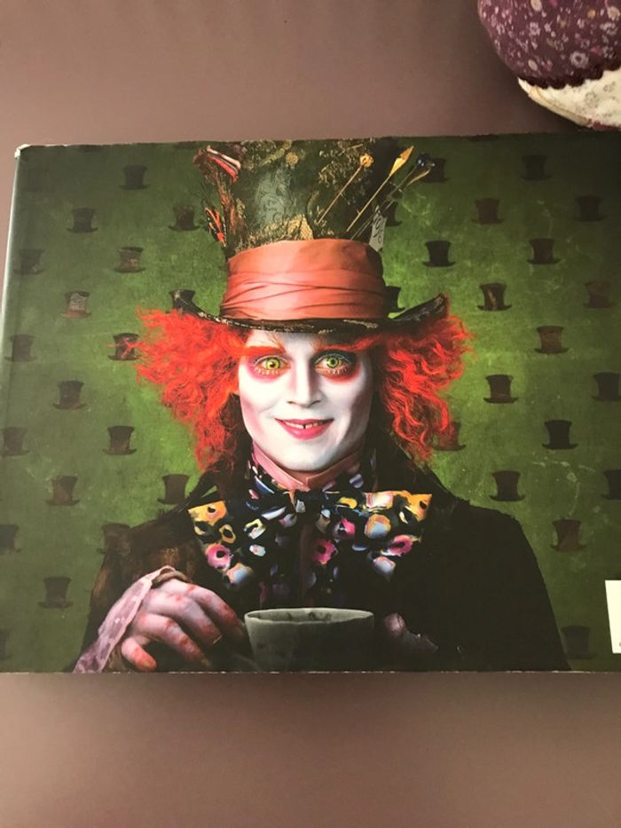 Livre Alice aux pays des merveilles le film Tim Burton - photo numéro 7