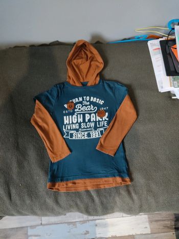 T-shirt manches longues à capuche 8 ans 🤩