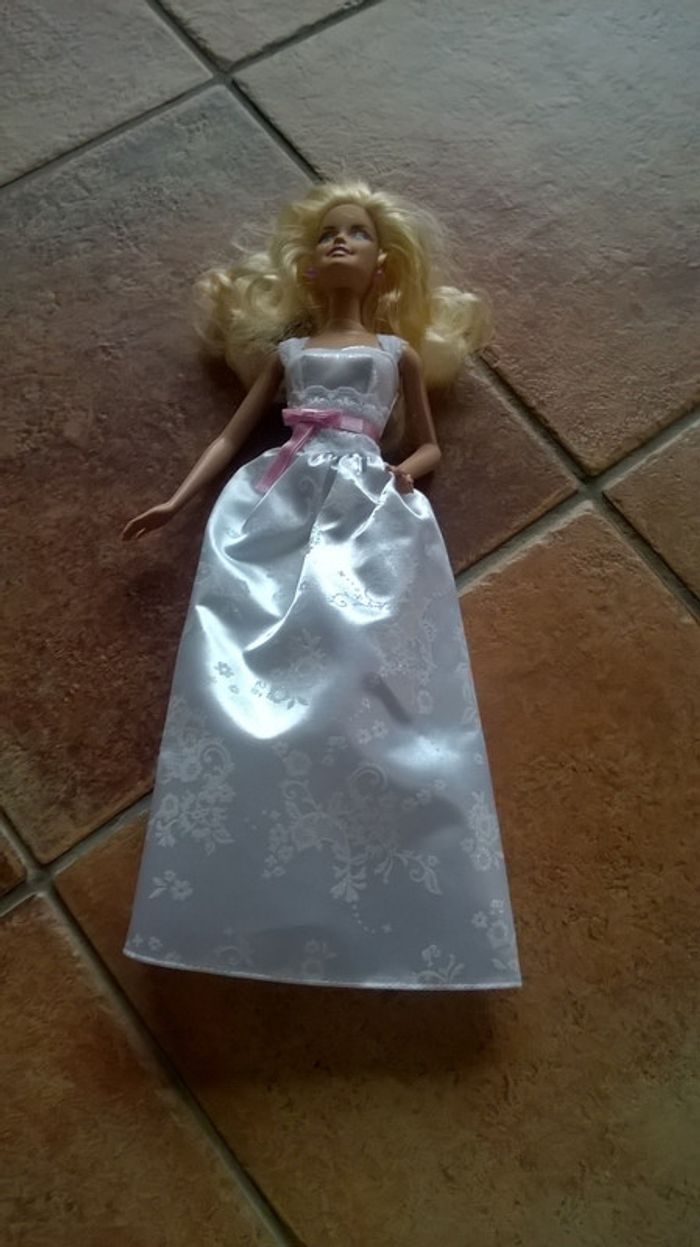 Barbie thème robe blanche 30 cm - photo numéro 2
