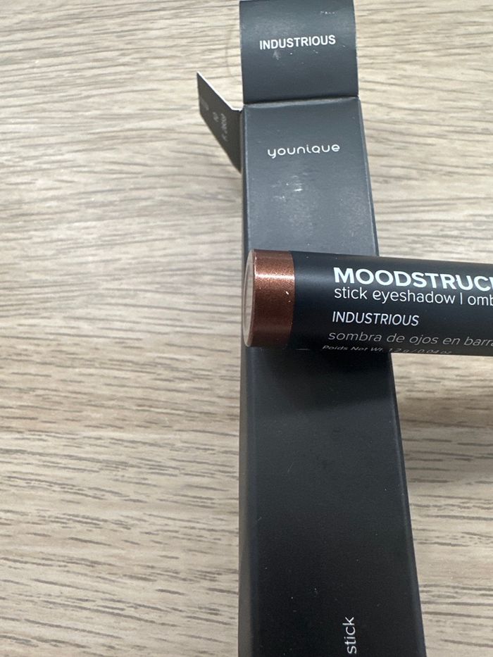 Ombre à paupières stick Industrious - photo numéro 2