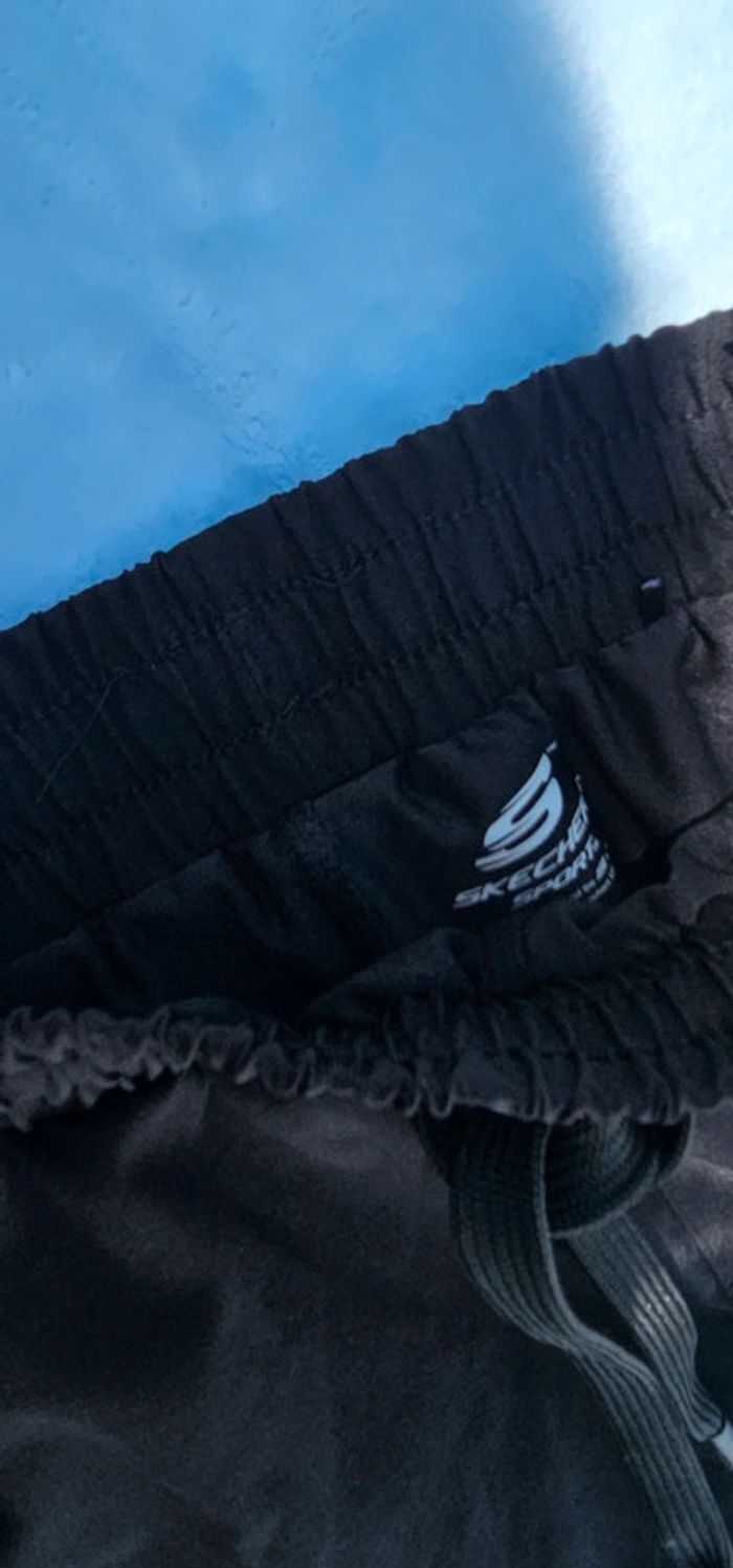 Short léger Skechers taille 38 - photo numéro 3