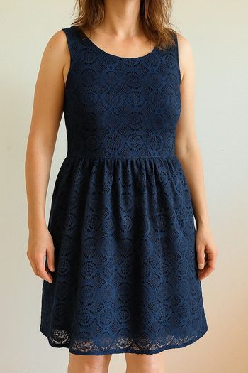 💙 Robe courte dos nu en dentelle bleu marine Molly Bracken taille xs Navy Blue Lace Short Dress