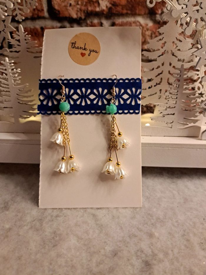 Boucles d'oreilles pendante blanches et vert lagon - photo numéro 3