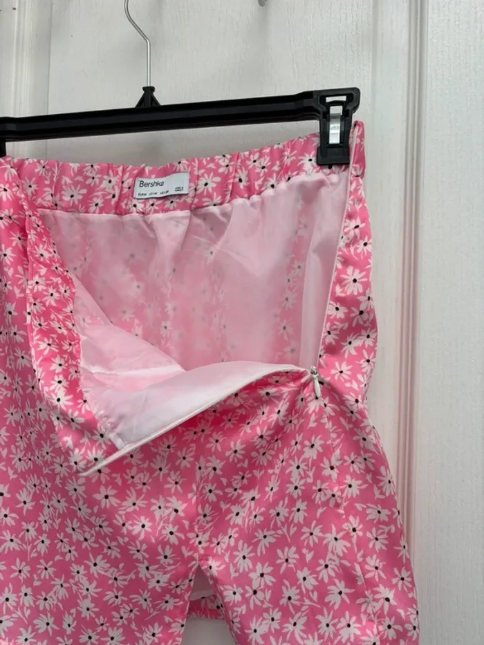 Jupe Bershka rose à fleurs blanches – taille M - photo numéro 5