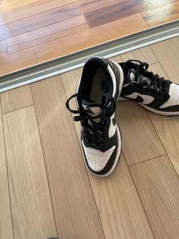 Vends basket femme Nike panda dunk low