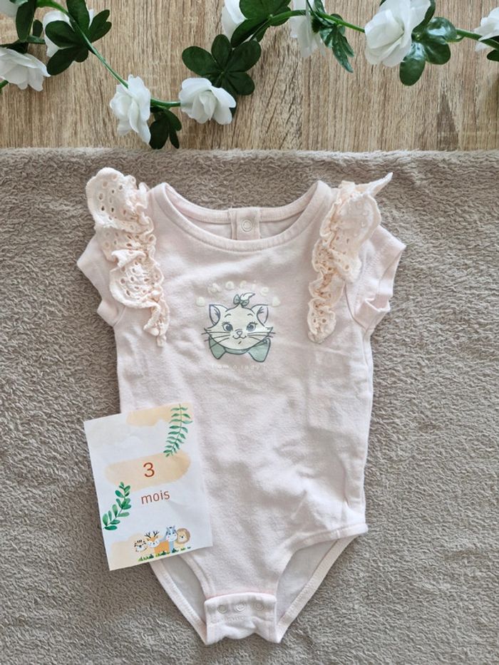 Body manches courtes courtebébé fille 3 mois - en très bon état