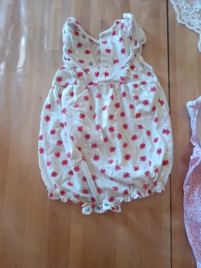 Lot barboteuse et t-shirt - photo numéro 4