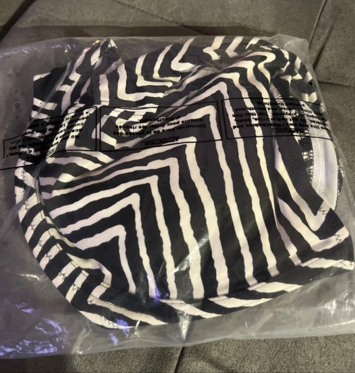 Haut Maillot de bain zébré de marque Freya  taille FR en 100H.