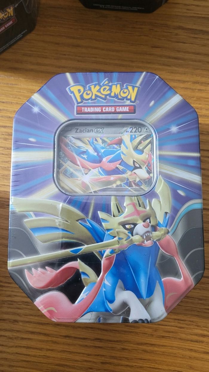 JCC Pokémon – Boîte De Collection Légendes Souveraines – Zacian-ex – 1 Carte Holographique + 4 Boosters – Cadeau Fan