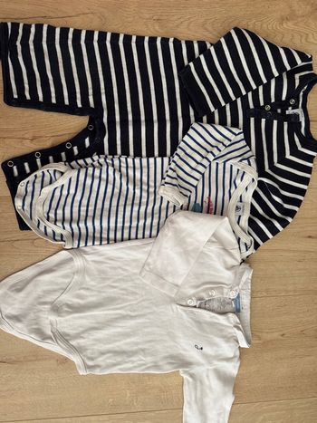 Lot 2 body manches longues  et un pyjama sans pied jacadi et petit bateau 12 mois