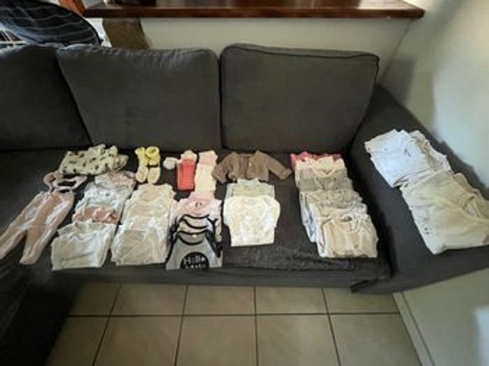 Vêtements, bébé fille 1 mois