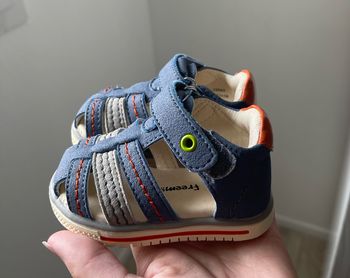 Sandales bébé neuves