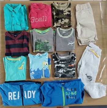 Lot 13 vêtements garçon 4 ans