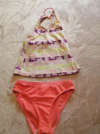 Très beau maillot de bain deux pièces taille 5 ans