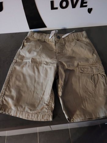 Short taille 8 ans jamais porté