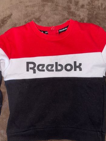 Sweat Reebok Garçon taille 12/18 mois en très bon état.