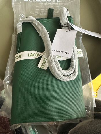 Sac à main marque Lacoste