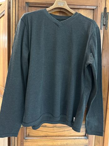 Sweat col V de la marque Quechua