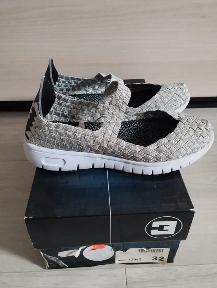 Chaussures fille printemps/été pointure 32
