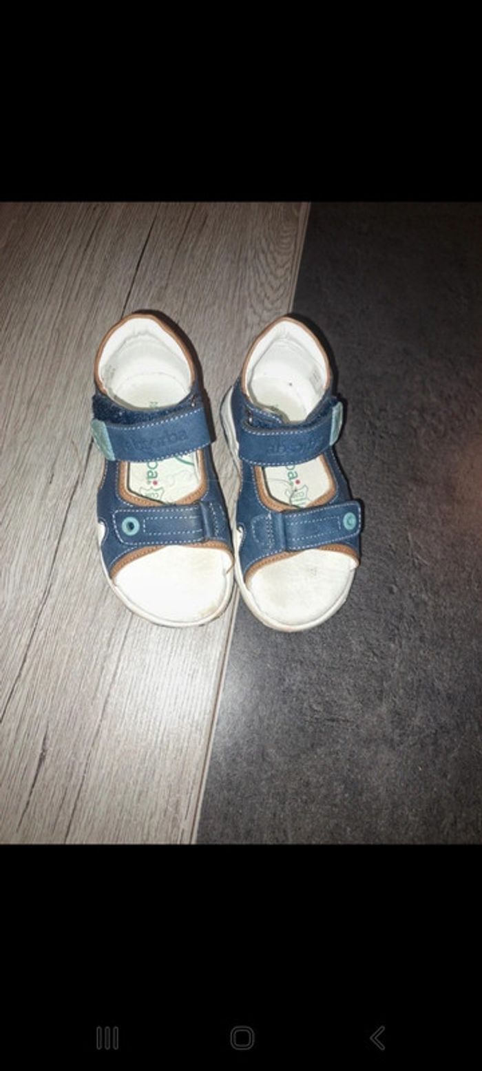 Lot de sandales taille 22